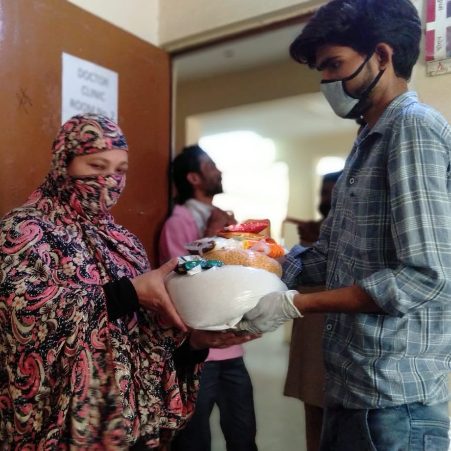 Ration being distributed at Sunder Nagari, New Delhi with support from Alliance India and United Religions Initiative (URI).